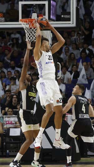 Tavares, durante el primer partido de la eliminatoria.  EFE