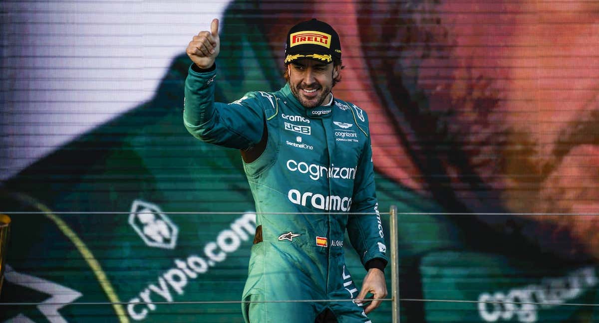 Fernando Alonso, en el podio de Australia. /AFP