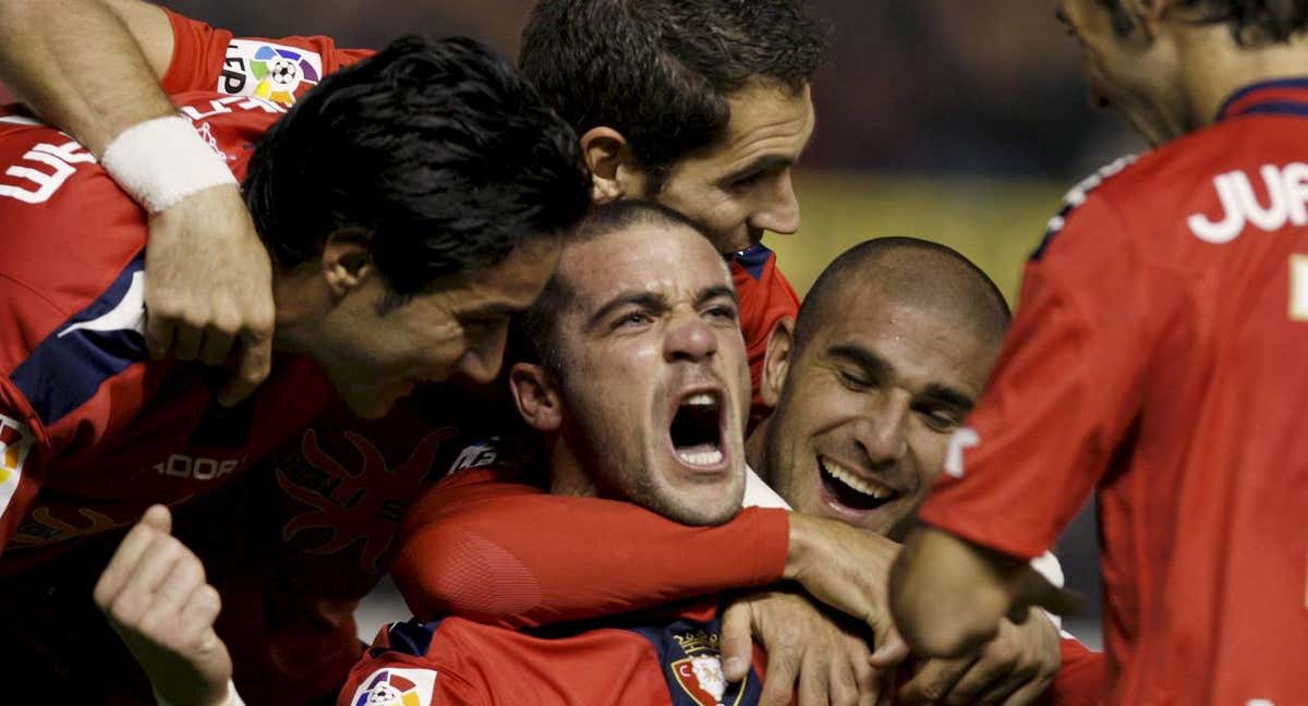 Pandiani celebra un gol con Osasuna.