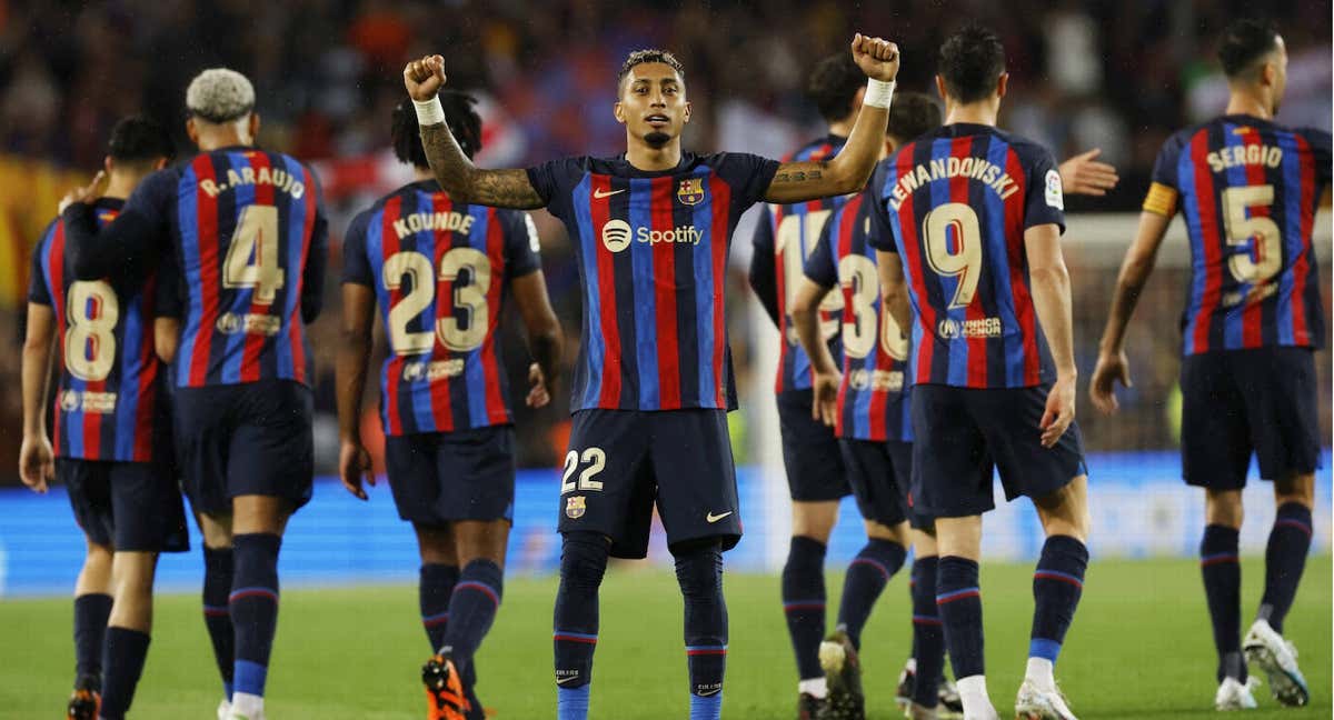 Raphinha es el único jugador del Barça en superar el 10+10.
