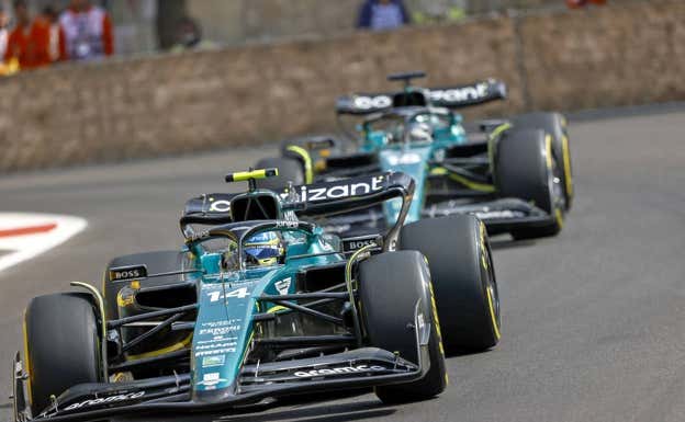 Lance Stroll y Fernando Alonso, en el GP de Azerbaiyán, en Bakú.  Aston Martin