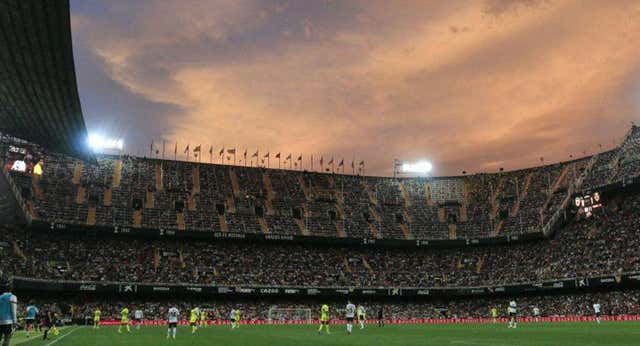 Mestalla y la cantera es lo que le queda al Valencia para salvarse