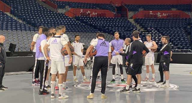 La charla de Chus Mateo en el día previo al cuarto partido ante el Partizan