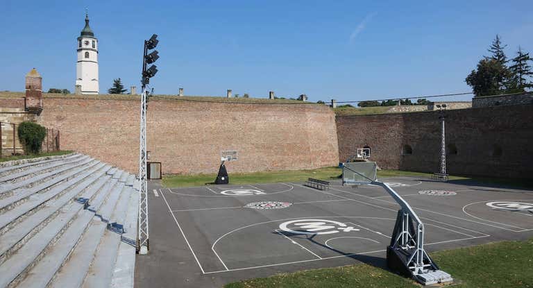 La pista de baloncesto del Kalemegdan.