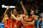 El Valencia Basket se adelanta con sufrimiento al Perfumerías Avenida