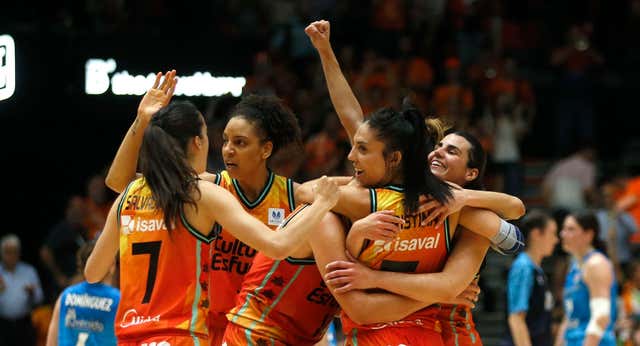 El Valencia Basket se adelanta con sufrimiento al Perfumerías Avenida
