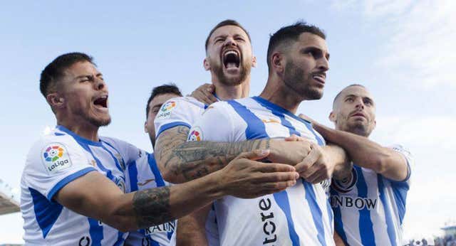 Final polémico en Butarque: penalti por mano, 11 minutos de juego parado y varias rojas al banquillo