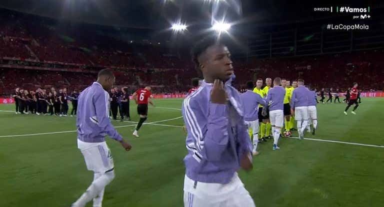Vinicius no saludó al equipo arbitral.