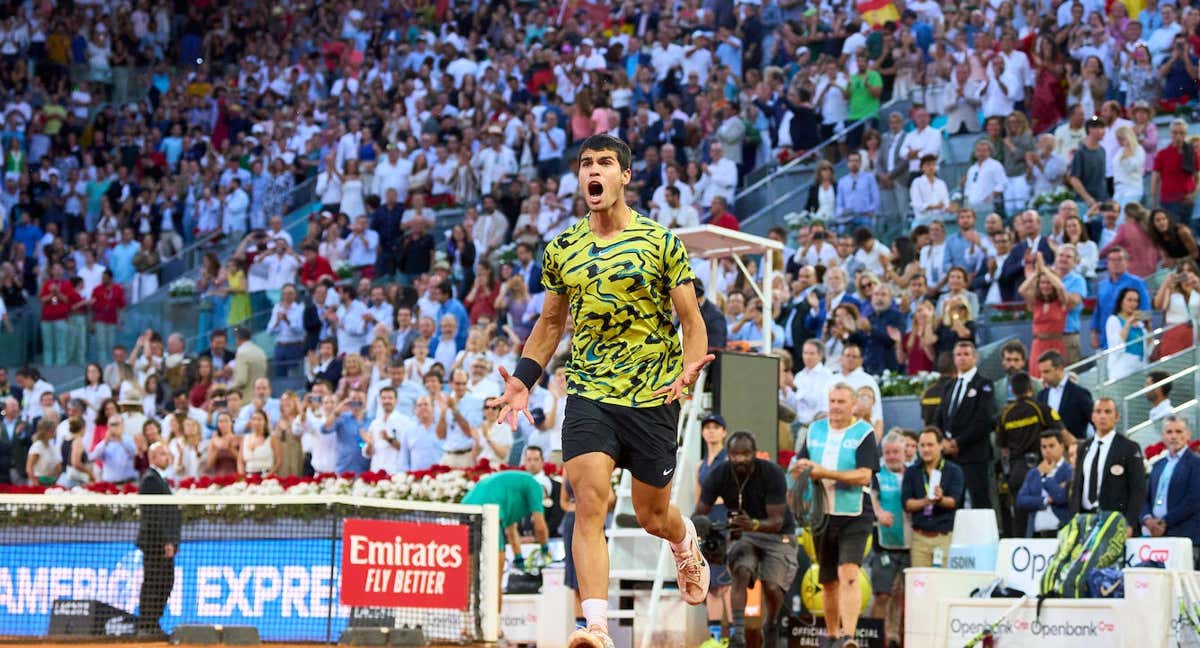 Carlos Alcaraz celebra el triunfo en la final del Mutua Madrid Open 2023. /Alberto Nevado / MMO