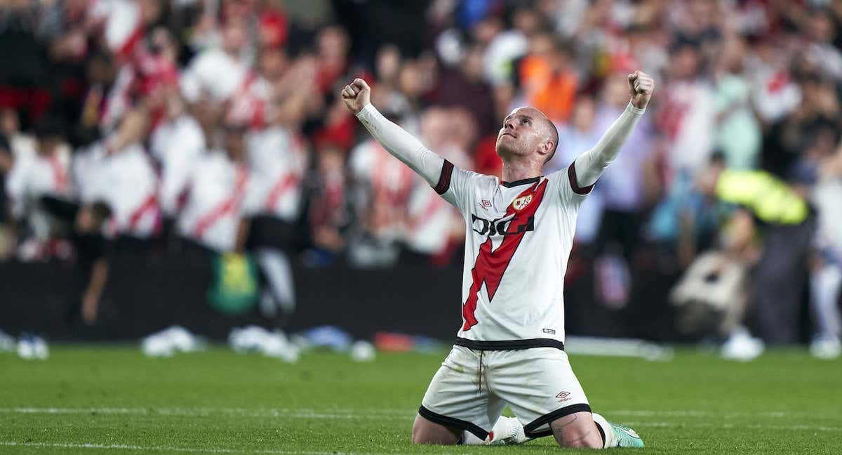 Isi Palazón, celebra la victoria en Vallecas ante el FC Barcelona. /Jose Manuel Alvarez/Quality Sport Images/Getty Images