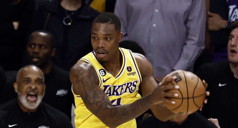 Lonnie Walker en el partido de los Lakers frente a los Warriors.