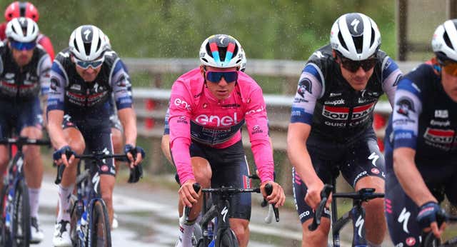El Giro ya pica hacia arriba para probar a los favoritos