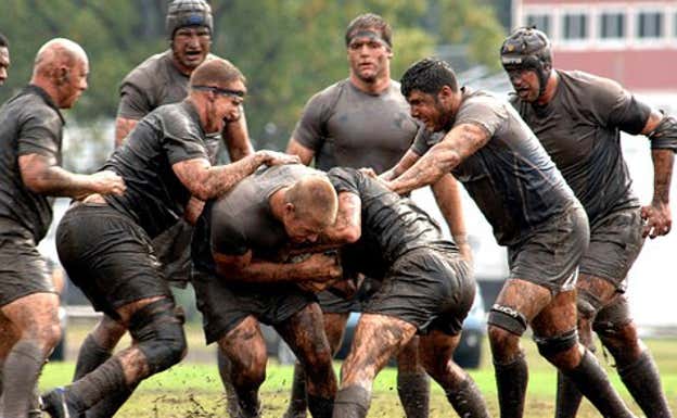 Cascos, vendas y cintas protectoras. Jugar al rugby