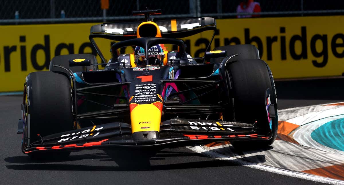 El Red Bull de Max Verstappen con el logo de HRC (Honda Racing Corporation) en el morro./Reuters
