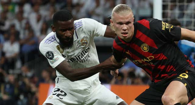 Antonio Rüdiger se gradúa ante Erling Haaland y le presenta un dilema a Carlo Ancelotti