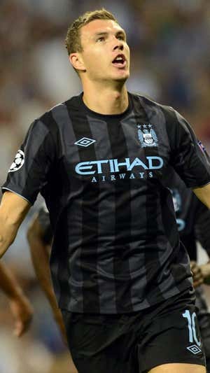 Dzeko celebra un gol con el City en el Bernabéu.  AFP