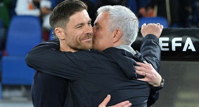 El beso de Mourinho a Xabi Alonso que tiene detrás más de diez años de amistad