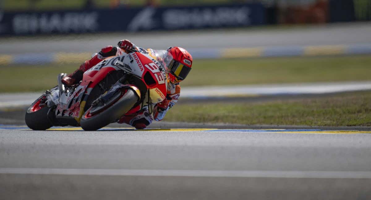 Marc Márquez rodando en el circuito del Gran Premio de Francia de MotoGP.
