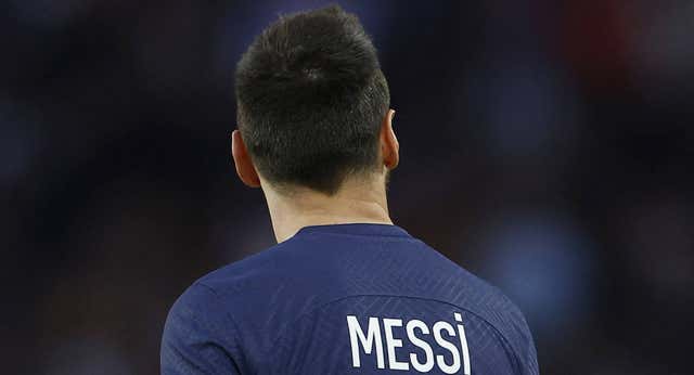 Pitos a Messi cuando suena su nombre en el Parque de los Príncipes
