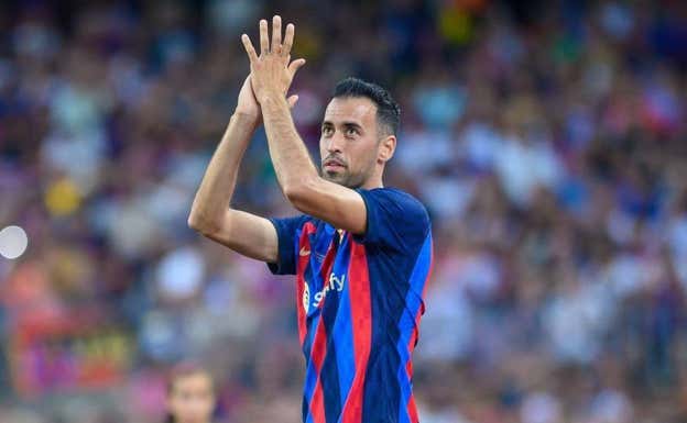A Busquets le quedan pocos partidos como capitán del Barcelona. AGENCIAS