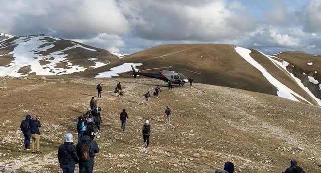 Remco Evenepoel contrata un helicóptero y ‘rompe’ la igualdad en el Giro de Italia