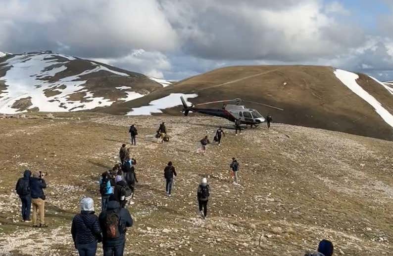 ¿Utilizar un helicóptero para volver al hotel rompe la igualdad en el Giro de Italia?