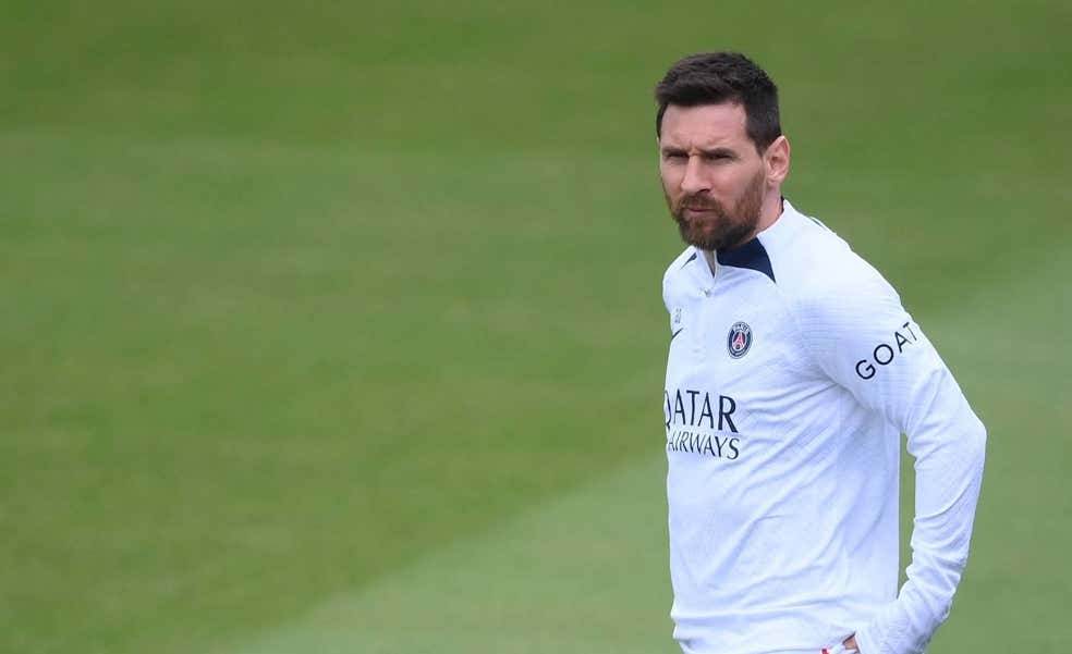 Pitos a Messi cuando suena su nombre en el Parque de los Príncipes