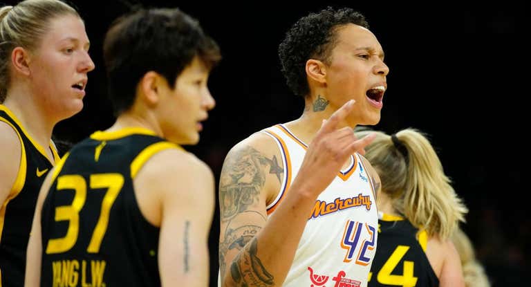 Brittney Griner en su primer partido tras su regreso a Estados Unidos.