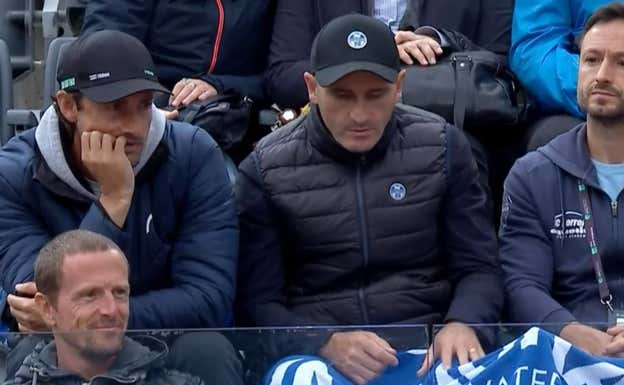 Sete Gibernau, en el box de Alcaraz junto a Ferrero, Alberto Molina y Juanjo Moreno. TENNIS TV
