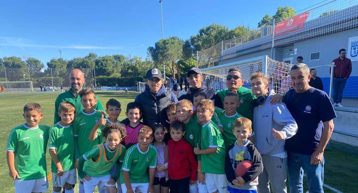 Modric, en su visita al Parque Lineal Manzanares./TW Toñín Torero