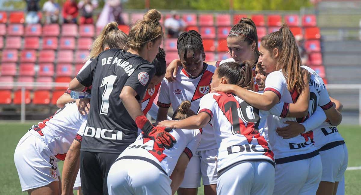 Las jugadoras del Rayo hacen piña antes de un partido. /Rayo femenino