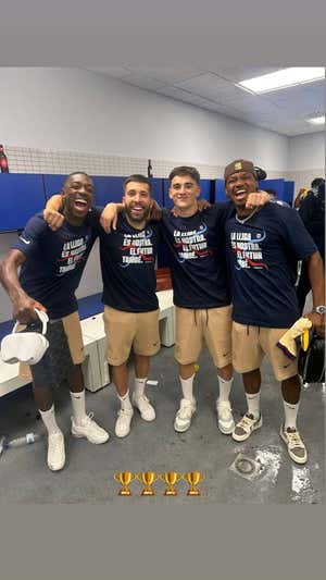 Dembélé, Alba, Gavi y Ansu, con camisetas conmemorativas.