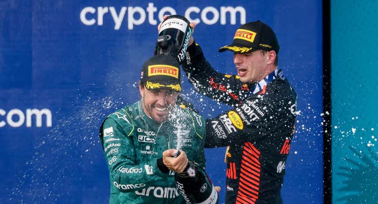 Max Verstappen y Fernando Alonso, en el GP de Miami de F1 2023.