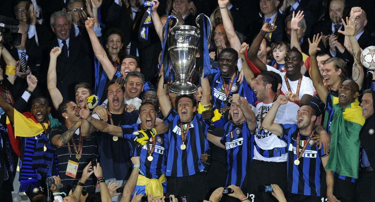 El Inter levantando la Champions en el Bernabéu. AFP