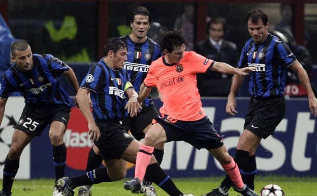 Messi durante un partido ante el Inter. REUTERS