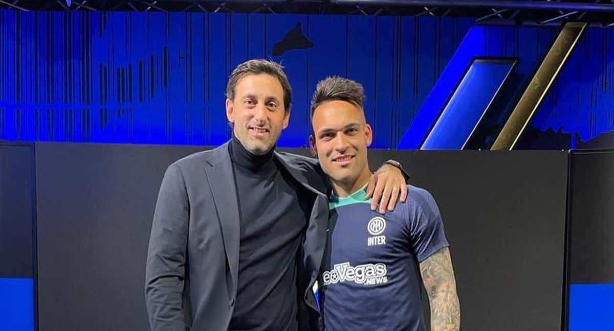 Milito y Lautaro después de la entrevista. /@diegomilito
