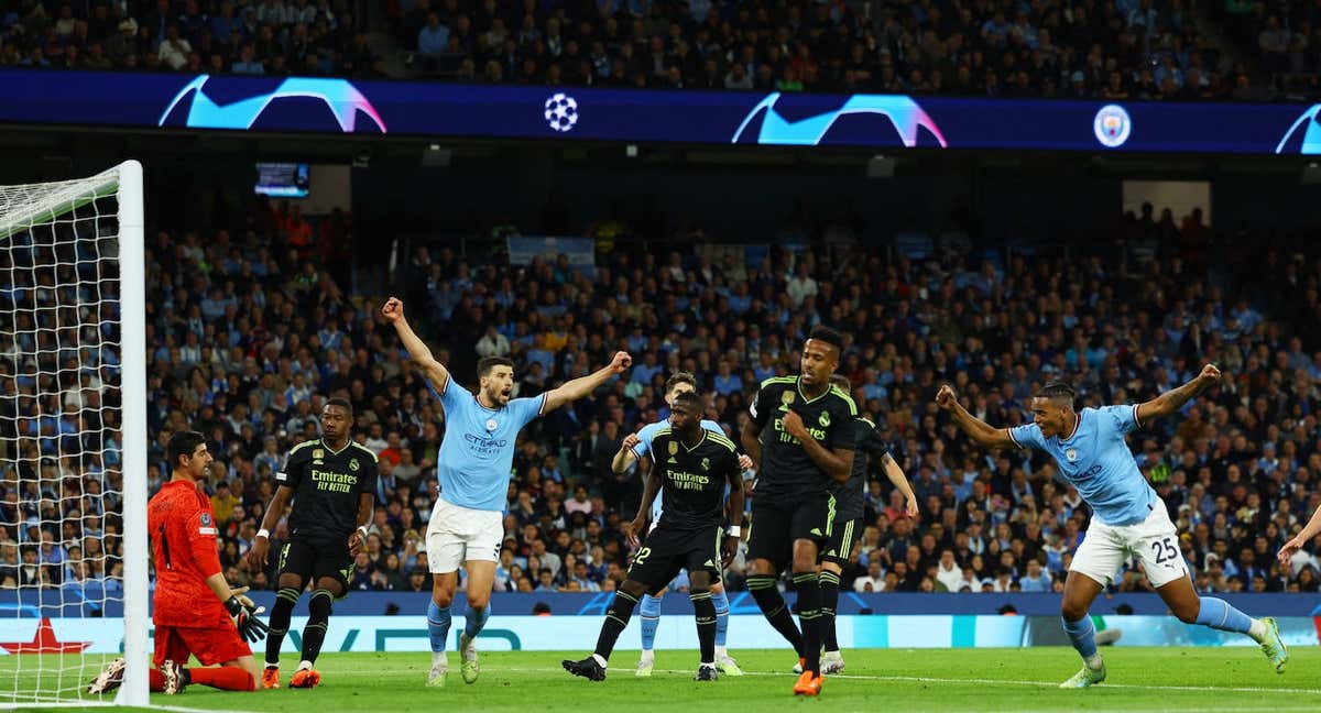 Los jugadores del City celebran uno de los goles marcados ante el Real Madrid.
