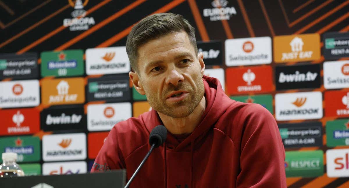 Xabi Alonso atiende a los medios en rueda de prensa./REUTERS