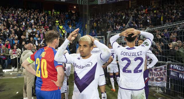 Una emergencia médica en la grada interrumpió la prórroga del Basilea-Fiorentina