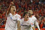 De blanco y de rojo, nadie la quiere y la pelea más que tú, Sevilla