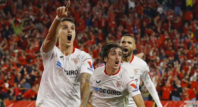 De blanco y de rojo, nadie la quiere y la pelea más que tú, Sevilla
