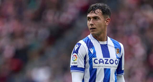 Xavi empuja con Zubimendi pero la Real Sociedad se cierra en banda