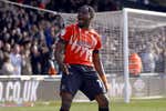 Desde el fútbol no profesional con el Luton: Mpanzu roza la Premier con una trayectoria histórica