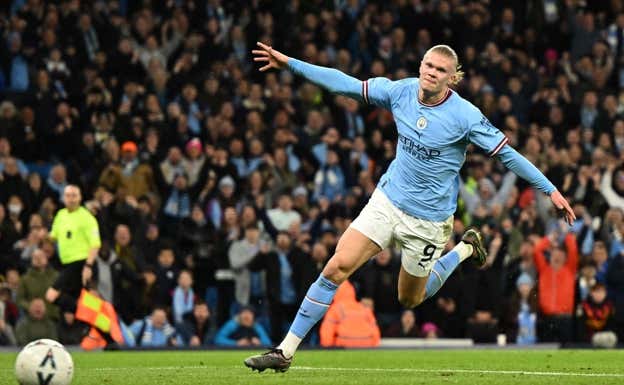 Haaland celebra un gol del City.  AFP