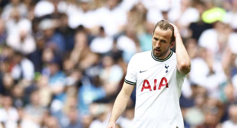 Kane se lamenta durante un lance del partido.