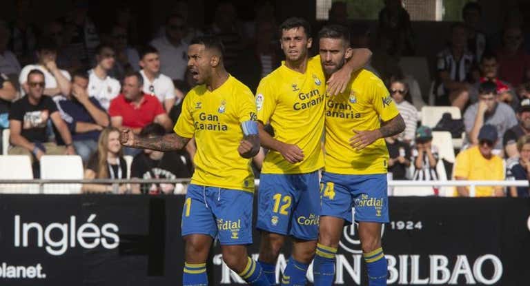 Futbolsitas de Las Palmas celebran uno de sus goles en campo del Cartagena