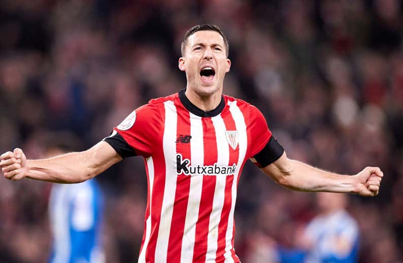 De Marcos da una alegría al Athletic y acepta la renovación