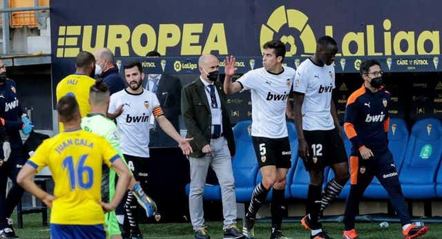 Diakhaby defiende a Vinicius y se enzarza con Juan Cala