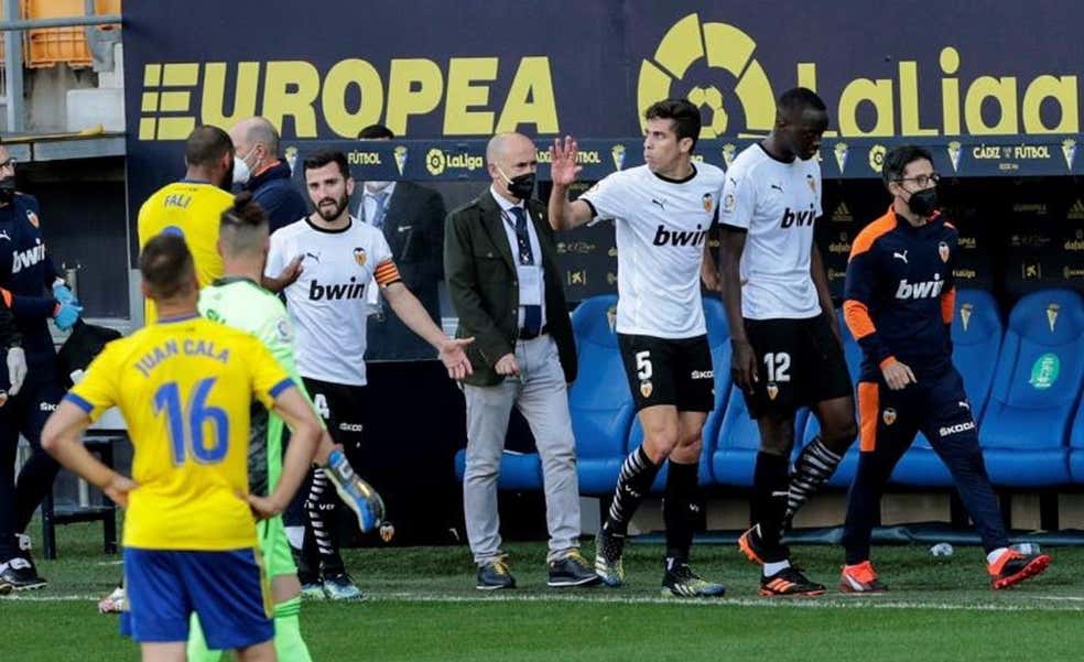 Diakhaby defiende a Vinicius y se enzarza con Juan Cala