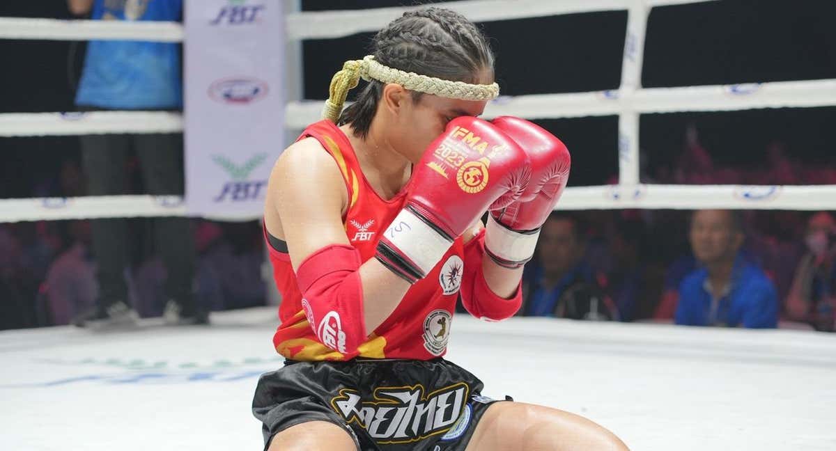 Una luchadora realiza el Wai Khru Ram Muay (ritual previo a cada combate) durante el pasado Mundial IFMA./IFMA